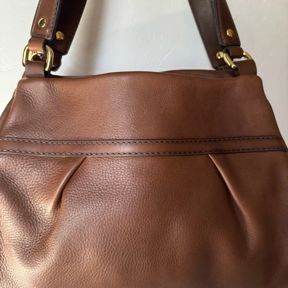 UGG Classic Triple Pocket Satchel Auburn Leather - Picture 8 of 16